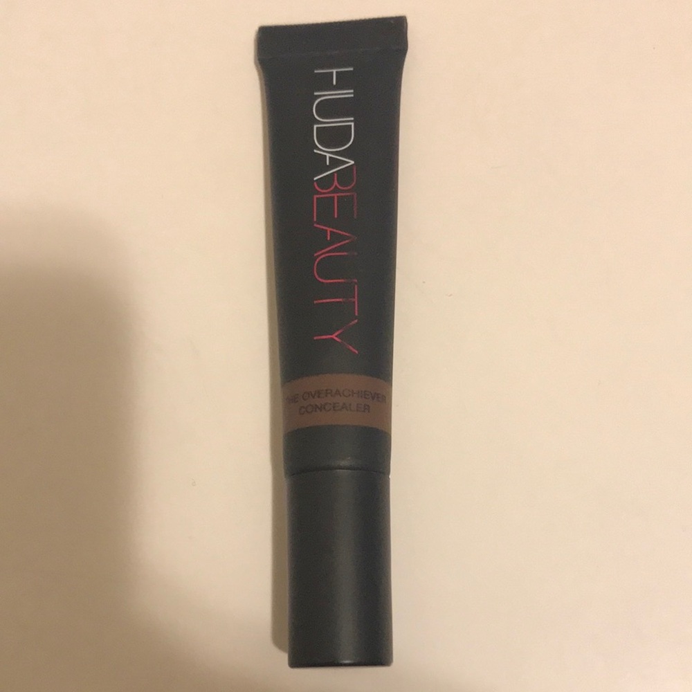 Huda Beauty Overachiever Concealer - Chocolate Chip